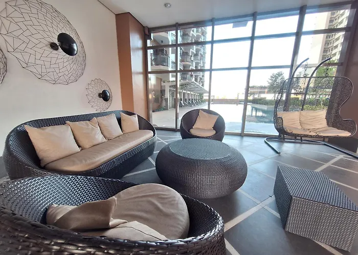 Expansive 1br -40sqm -pet -parking,moa,picc,wtc, Airport Apartamento